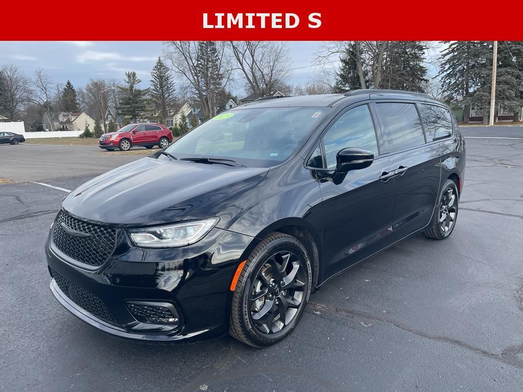 used 2025 Chrysler Pacifica car, priced at $37,500
