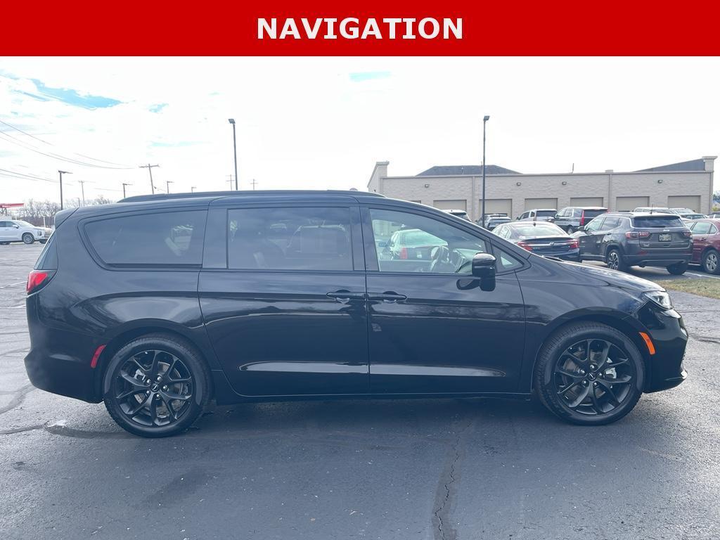 used 2025 Chrysler Pacifica car, priced at $37,500