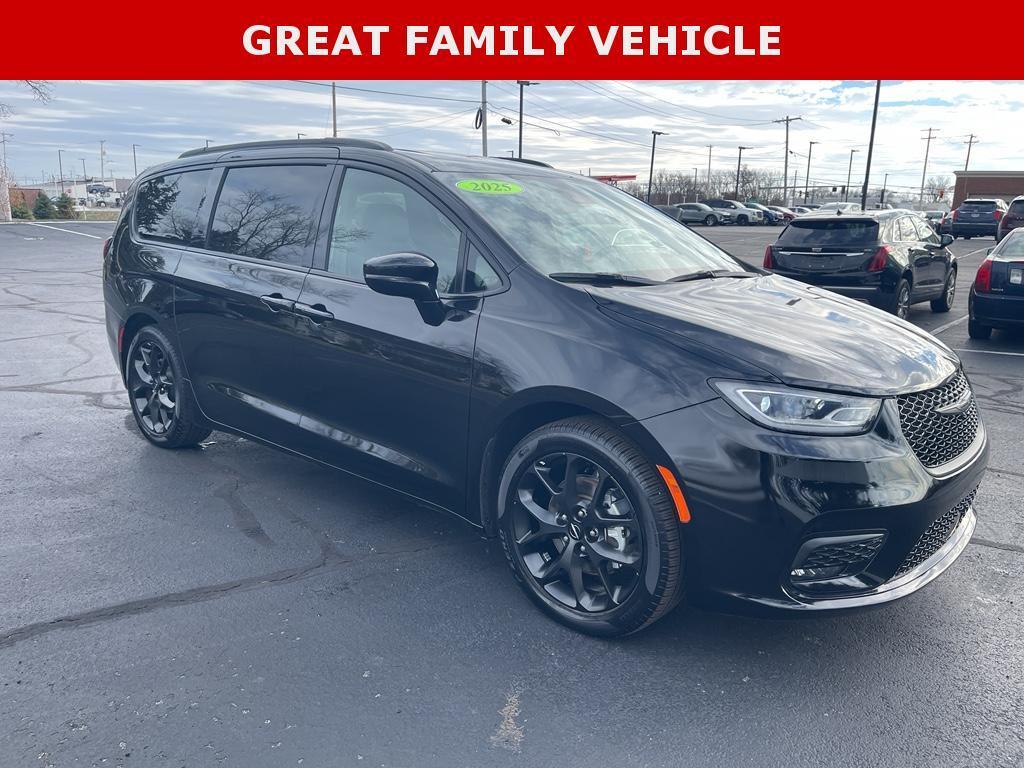 used 2025 Chrysler Pacifica car, priced at $37,500