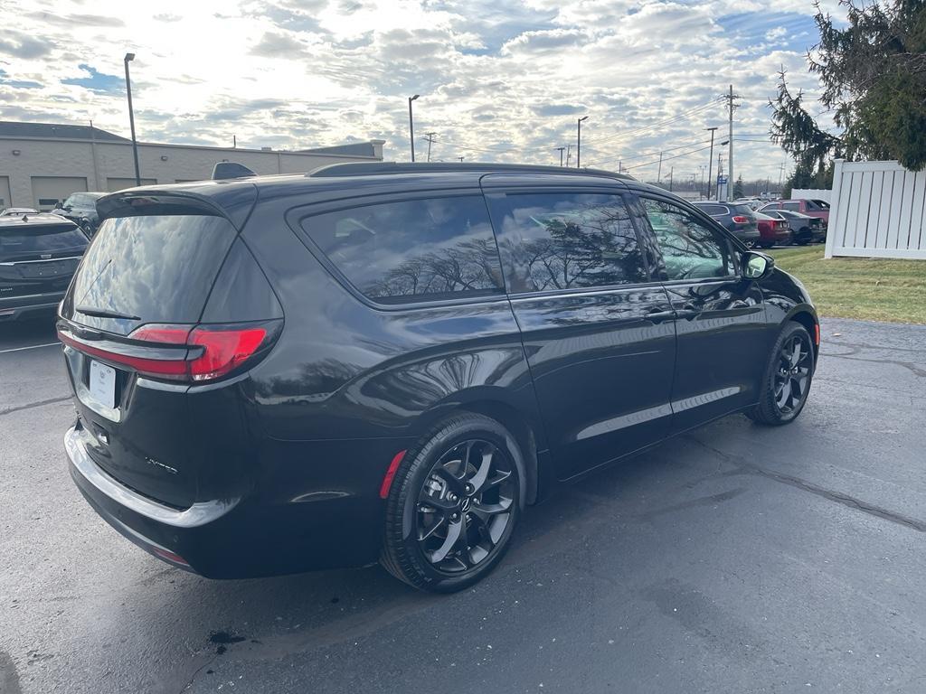 used 2025 Chrysler Pacifica car, priced at $37,500