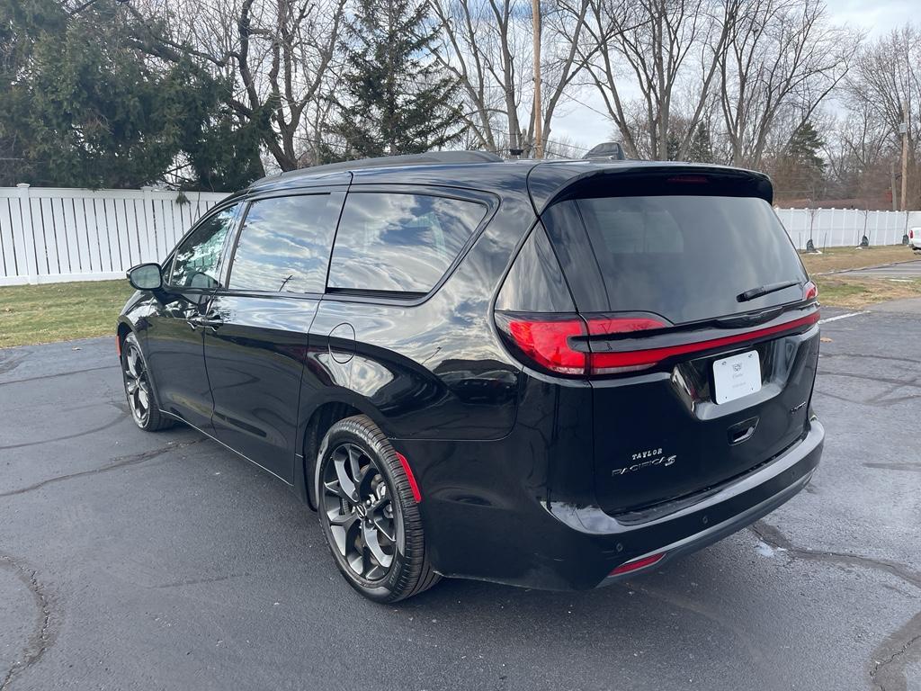 used 2025 Chrysler Pacifica car, priced at $37,500