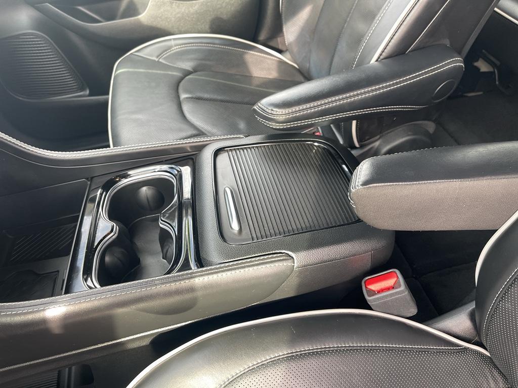 used 2025 Chrysler Pacifica car, priced at $37,500