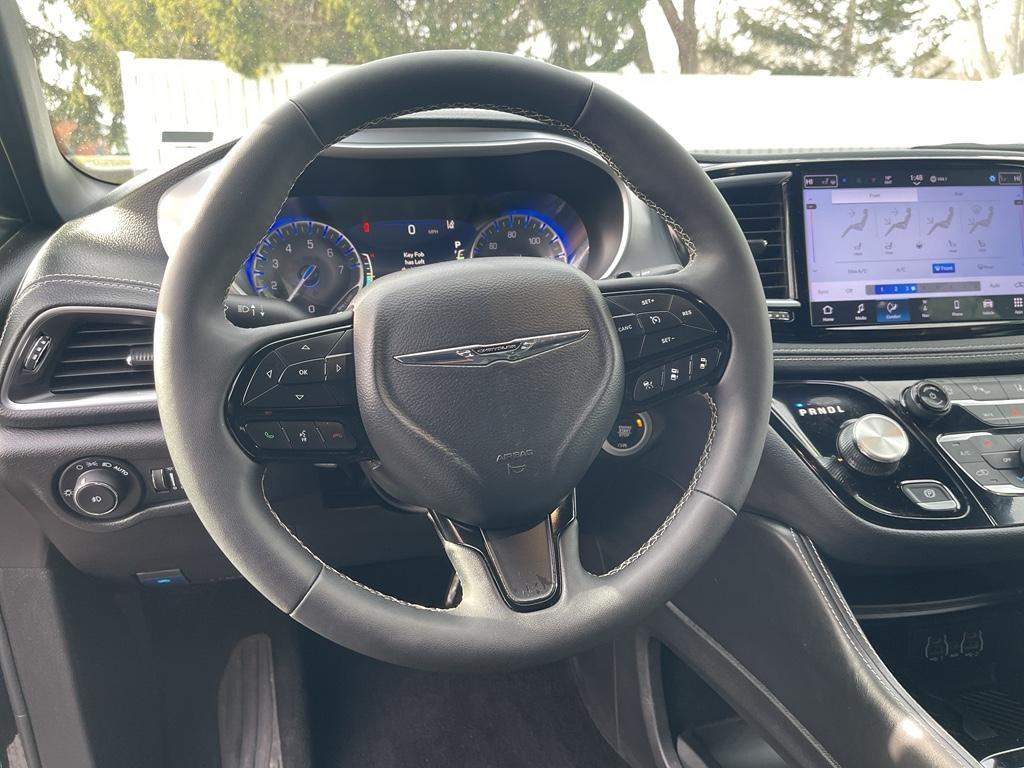 used 2025 Chrysler Pacifica car, priced at $37,500