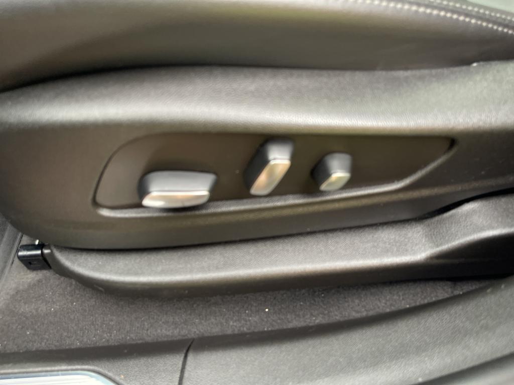 used 2023 Cadillac XT5 car, priced at $28,900