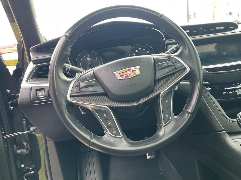 used 2023 Cadillac XT5 car, priced at $28,900