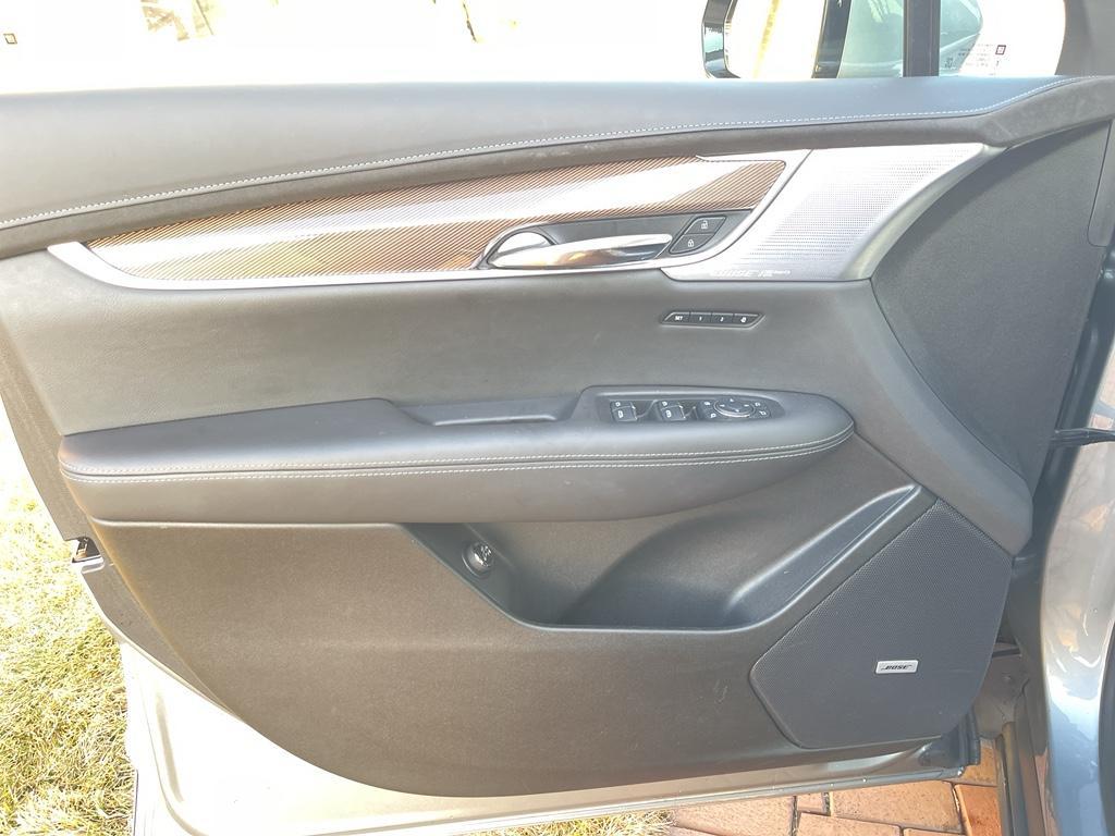 used 2024 Cadillac XT6 car, priced at $51,500