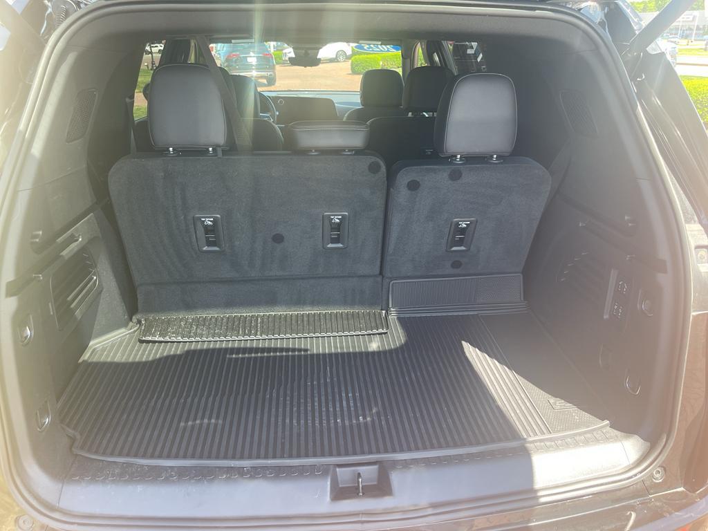 used 2025 Chevrolet Traverse car, priced at $51,900