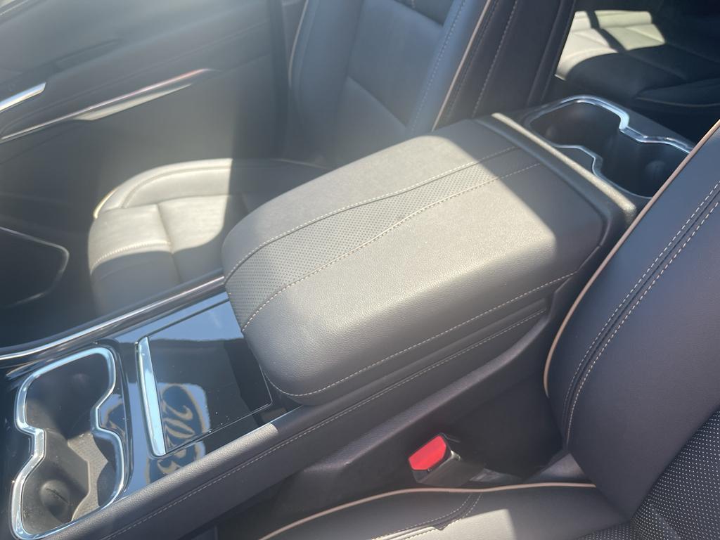 used 2025 Chevrolet Traverse car, priced at $51,900