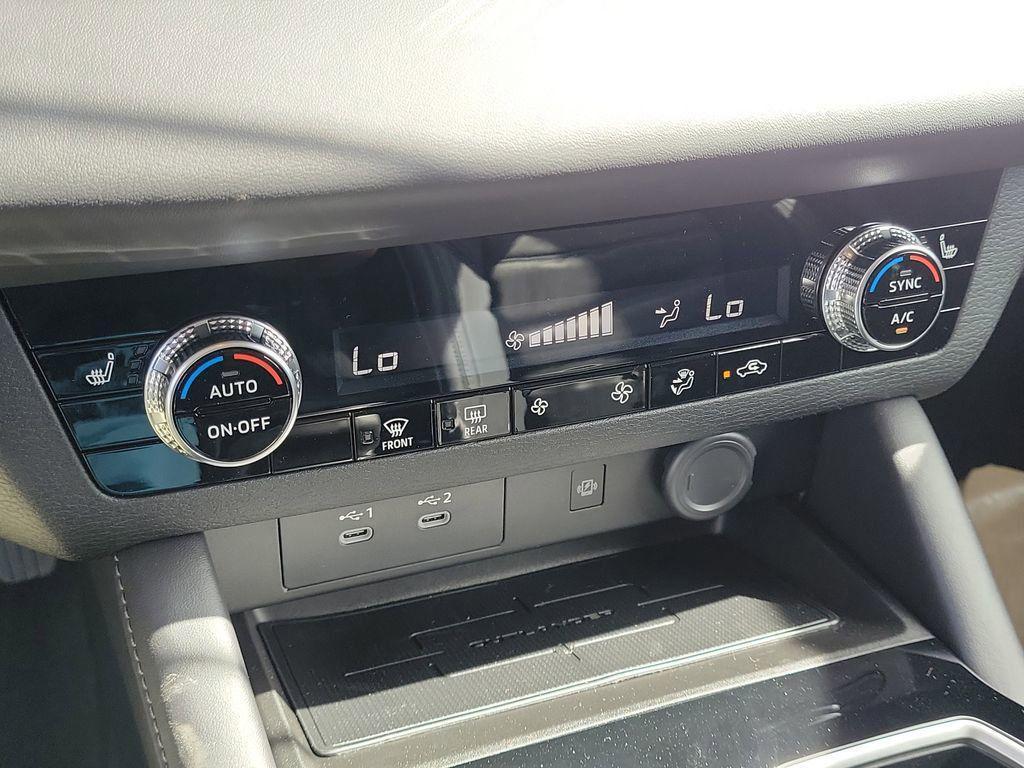 new 2025 Mitsubishi Outlander car, priced at $29,940