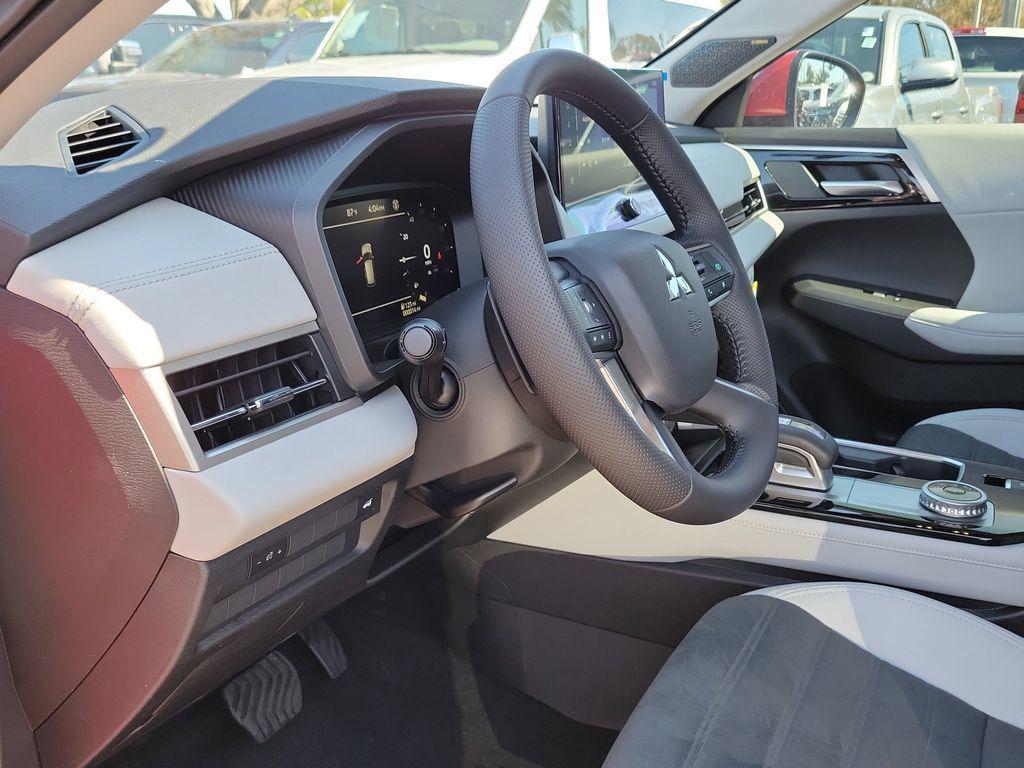 new 2025 Mitsubishi Outlander car, priced at $27,990