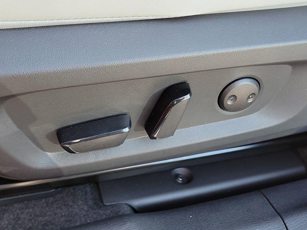 new 2025 Mitsubishi Outlander car, priced at $27,990