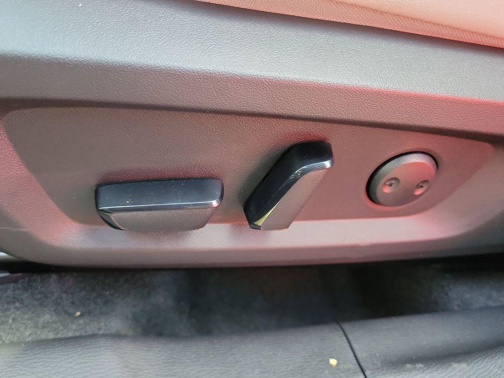 new 2025 Mitsubishi Outlander car, priced at $27,990