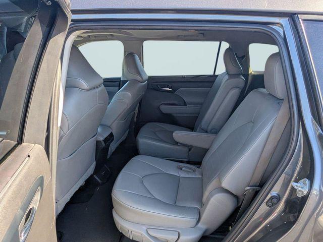 used 2022 Toyota Highlander car, priced at $34,600