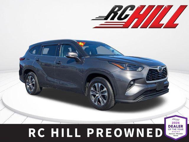used 2022 Toyota Highlander car, priced at $34,600