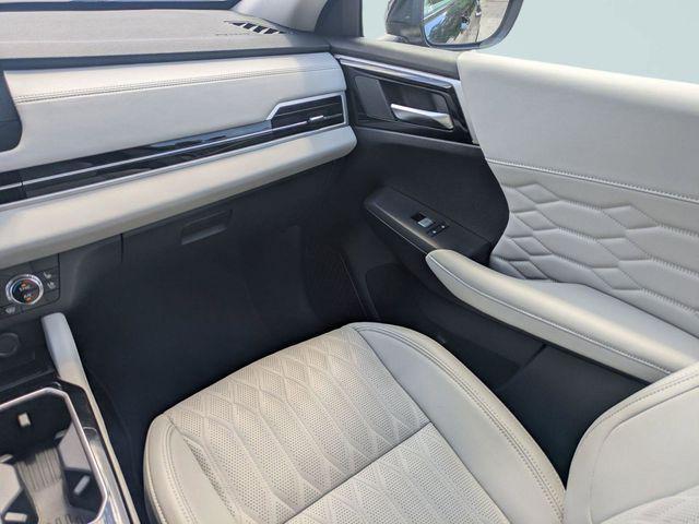 new 2025 Mitsubishi Outlander car