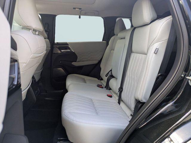 new 2025 Mitsubishi Outlander car