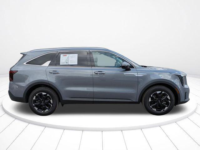 used 2024 Kia Sorento car, priced at $28,080
