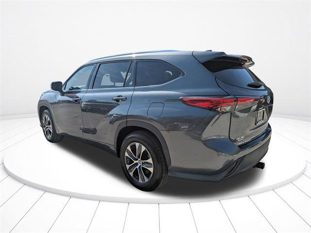 used 2020 Toyota Highlander car, priced at $22,600