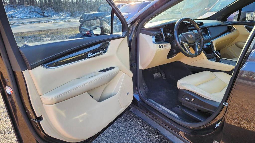 used 2018 Cadillac XT5 car, priced at $11,995