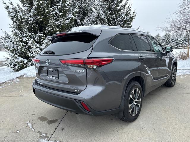 used 2020 Toyota Highlander Hybrid car, priced at $26,500