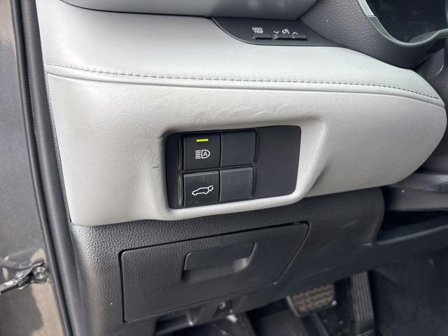 used 2020 Toyota Highlander Hybrid car, priced at $26,500