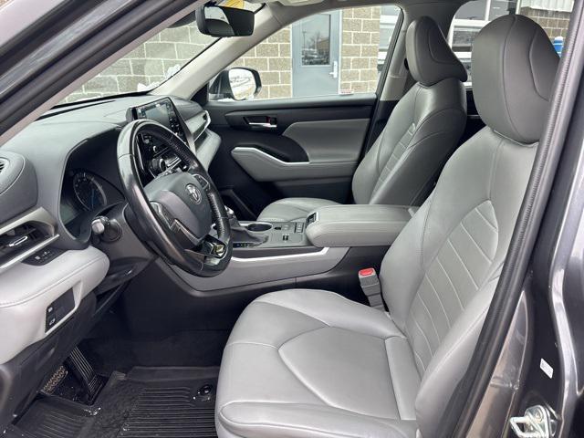 used 2020 Toyota Highlander Hybrid car, priced at $26,500