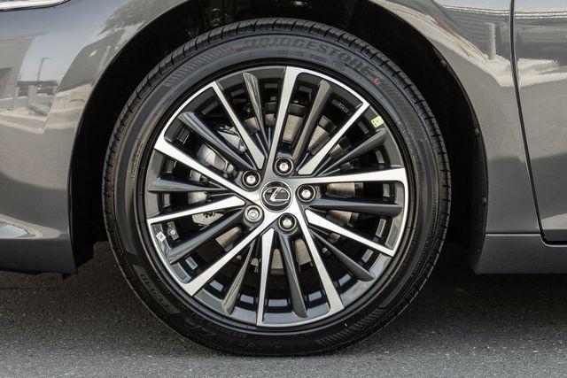 new 2025 Lexus ES 300h car