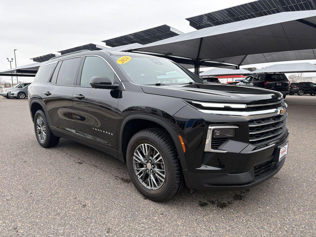 used 2024 Chevrolet Traverse car, priced at $35,990