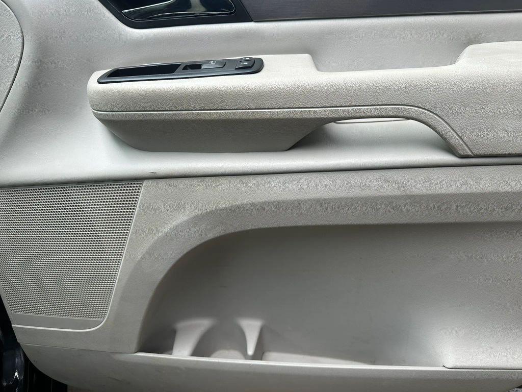 used 2011 Volkswagen Routan car, priced at $2,960