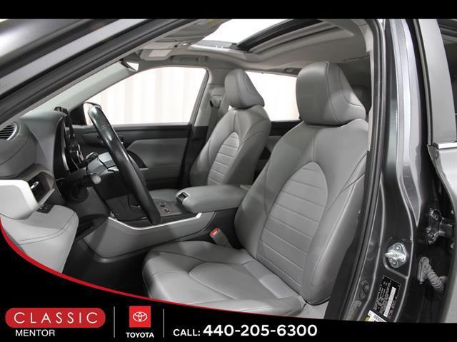used 2023 Toyota Highlander car, priced at $32,990