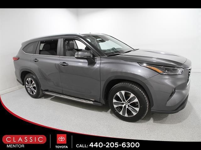 used 2023 Toyota Highlander car, priced at $32,990