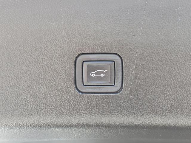 used 2023 Chevrolet Traverse car, priced at $30,503