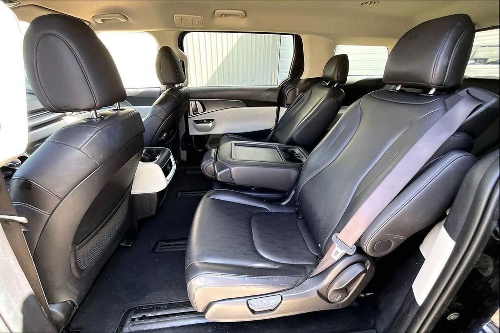 used 2024 Kia Carnival car, priced at $26,900