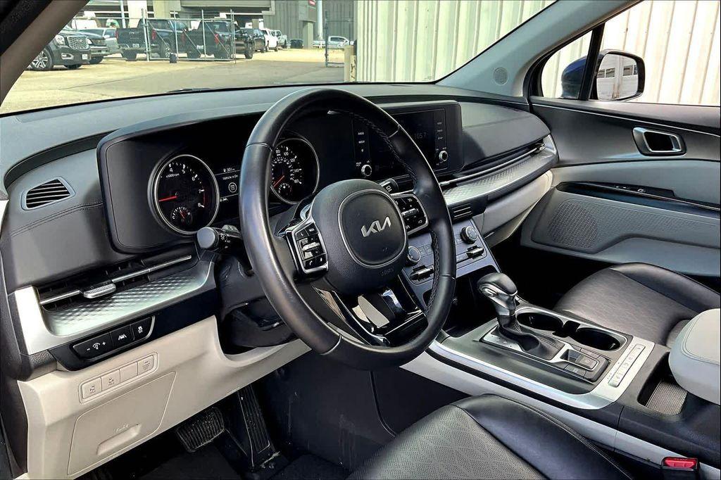 used 2024 Kia Carnival car, priced at $26,900