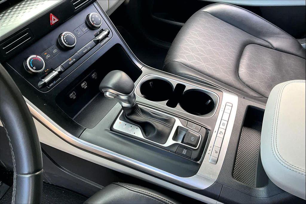 used 2024 Kia Carnival car, priced at $26,900