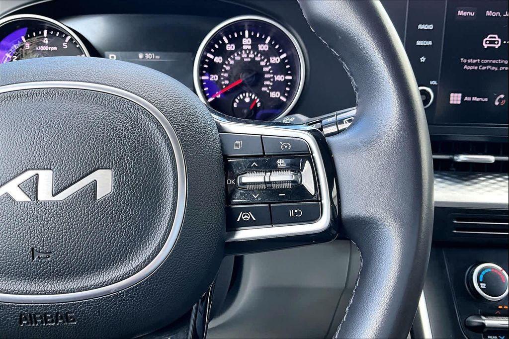 used 2024 Kia Carnival car, priced at $26,900