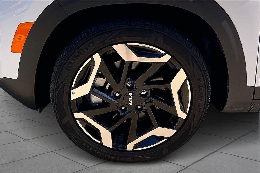 used 2024 Kia Seltos car, priced at $23,900