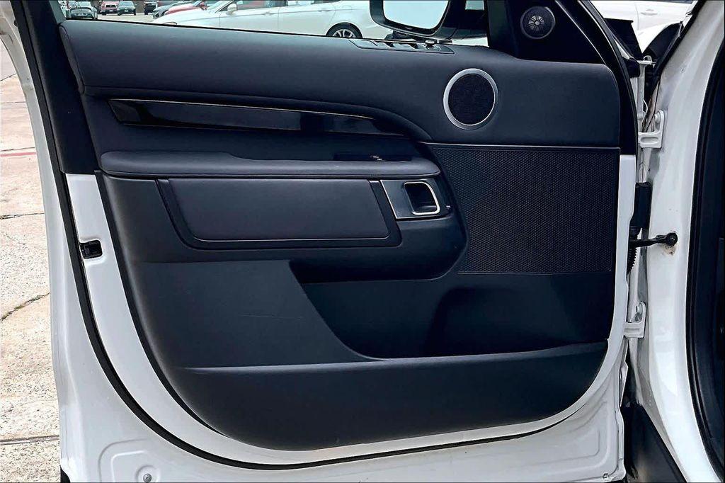 used 2019 Land Rover Discovery car, priced at $18,700