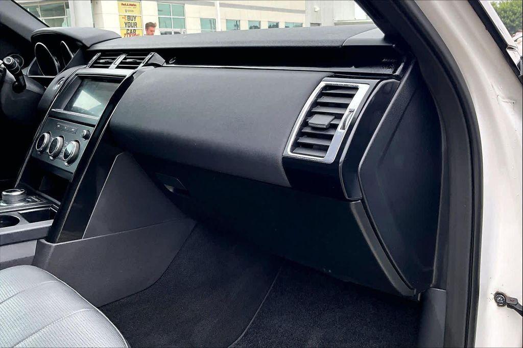 used 2019 Land Rover Discovery car, priced at $18,700