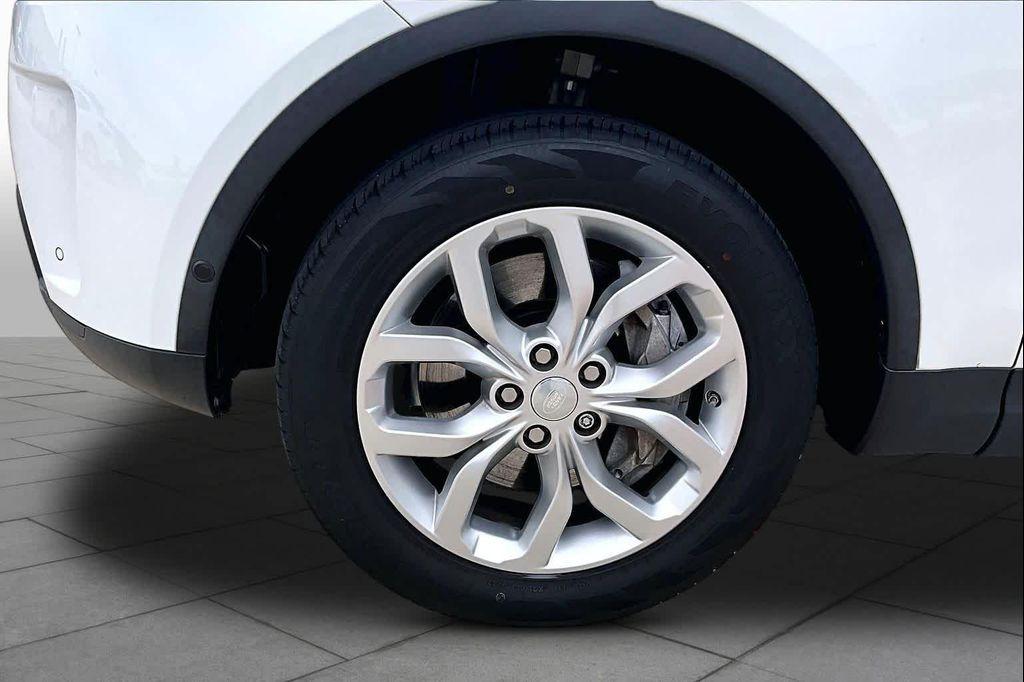 used 2019 Land Rover Discovery car, priced at $18,700