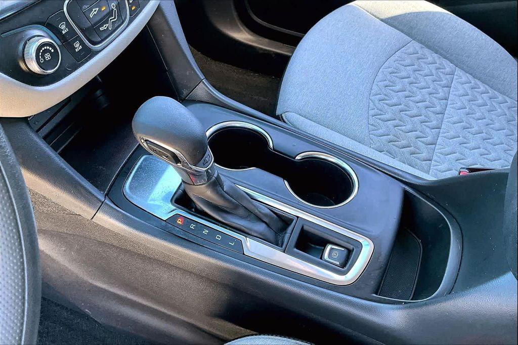 used 2024 Chevrolet Equinox car, priced at $18,976