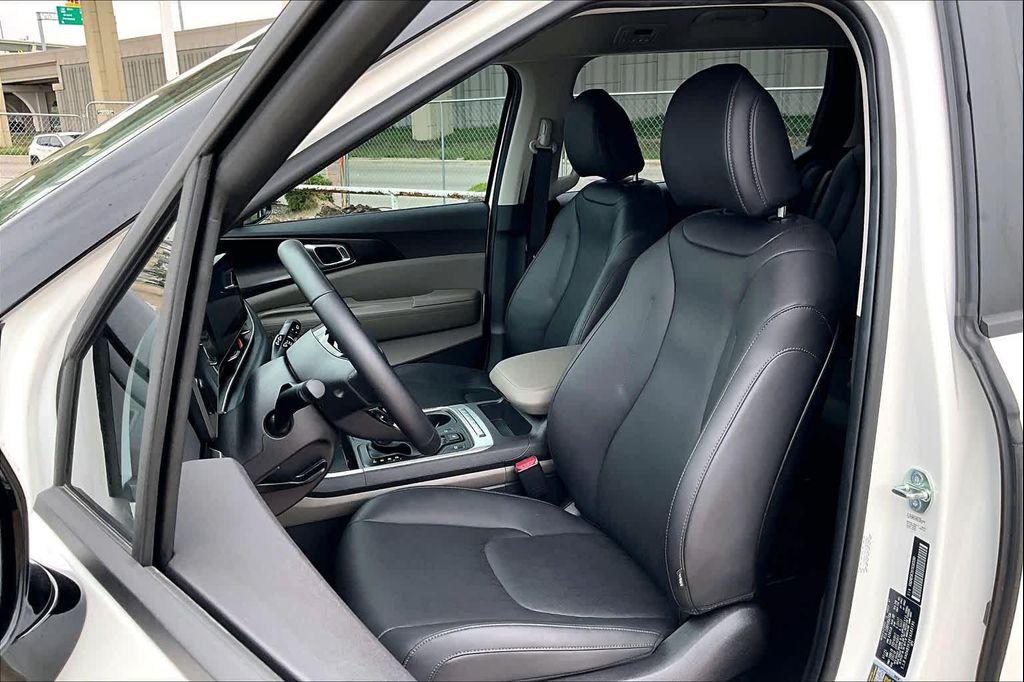 used 2026 Kia Carnival car, priced at $37,525