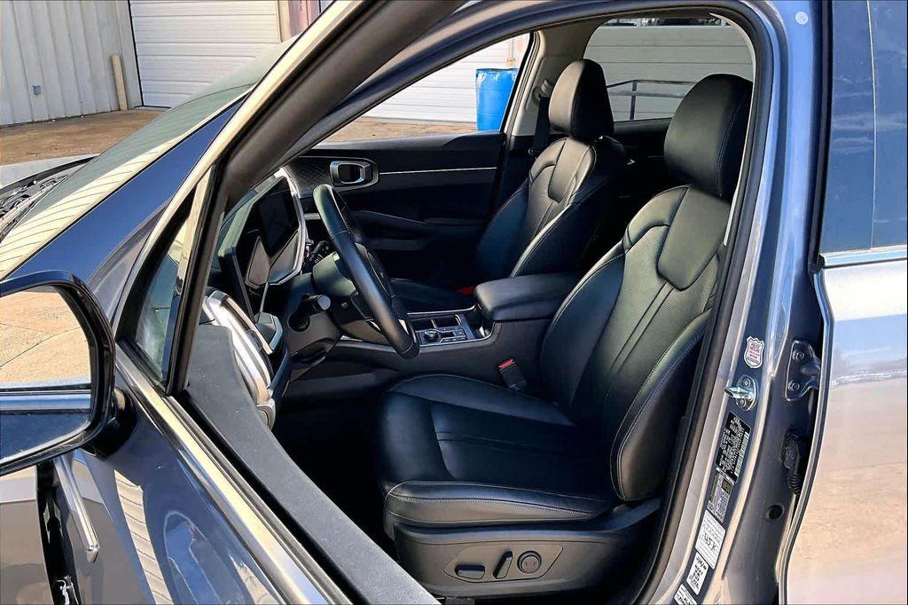 used 2024 Kia Sorento car, priced at $23,200