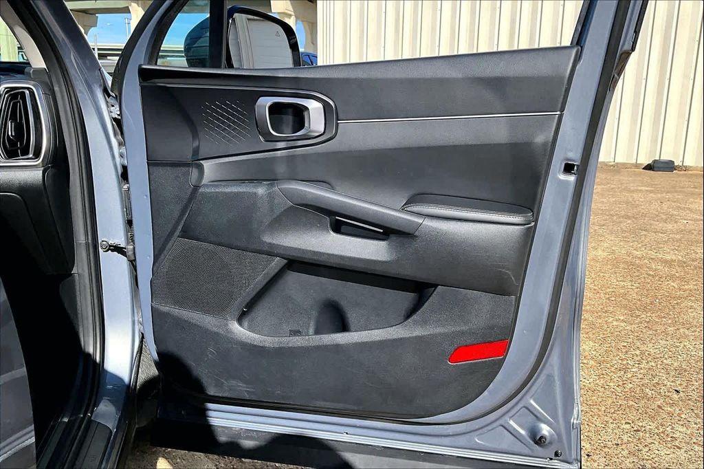 used 2024 Kia Sorento car, priced at $23,200