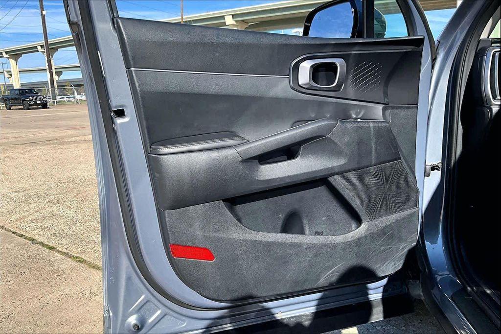 used 2024 Kia Sorento car, priced at $23,200