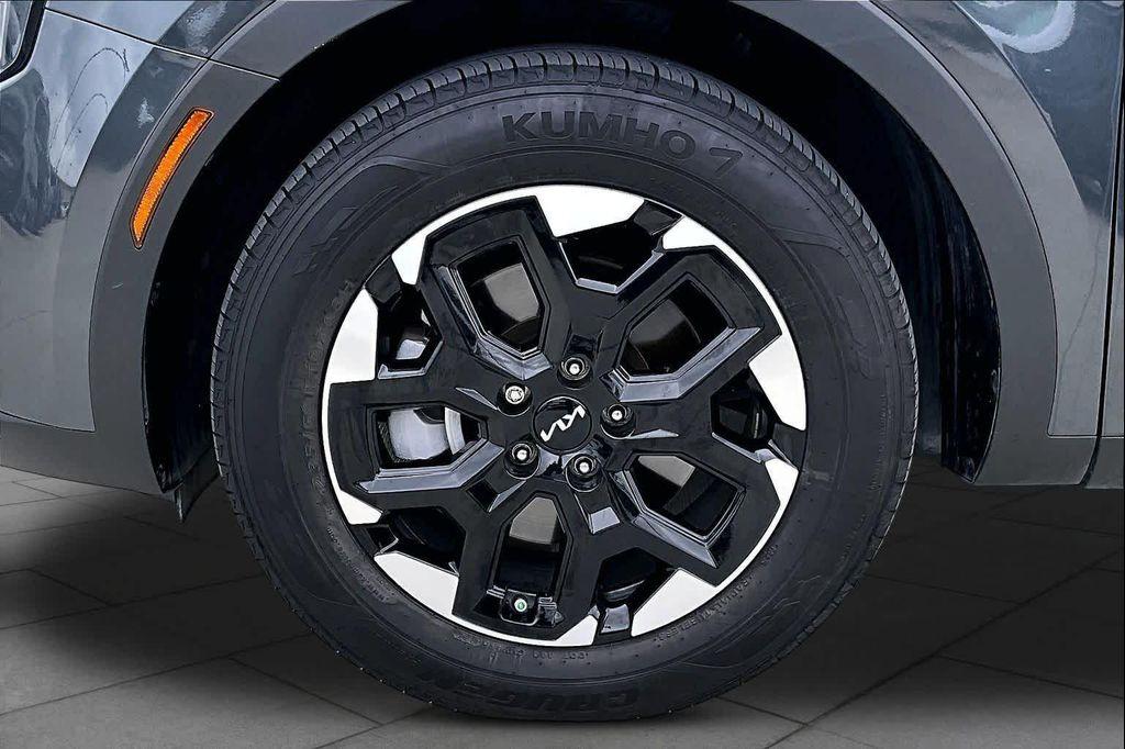 used 2024 Kia Sorento car, priced at $29,025
