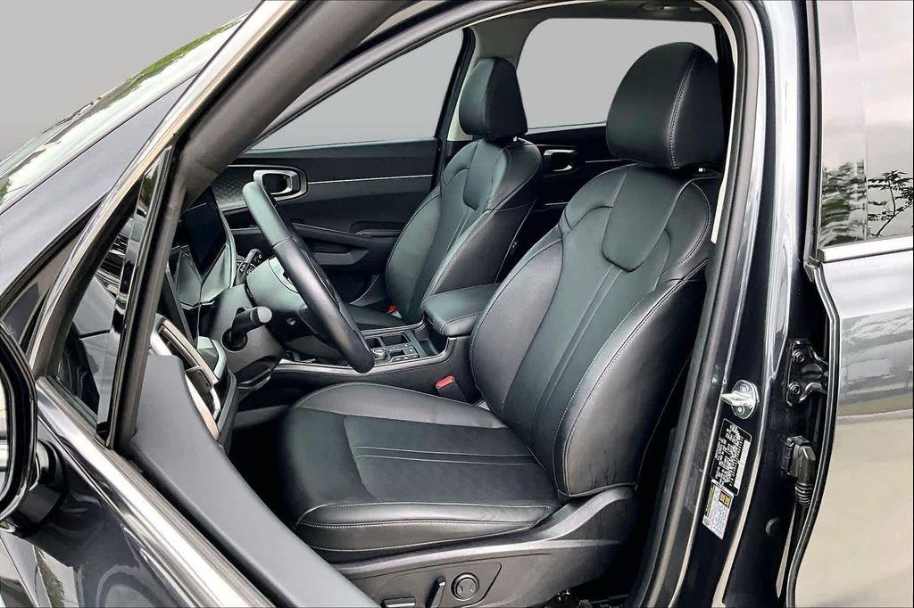used 2024 Kia Sorento car, priced at $29,025