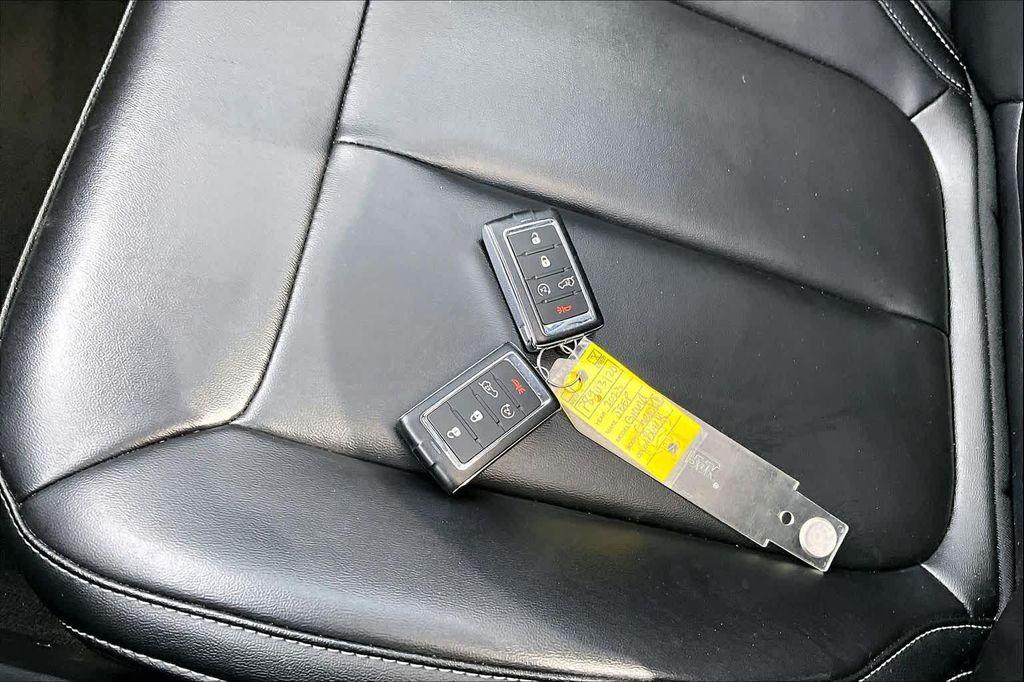 used 2023 Jeep Grand Cherokee car, priced at $25,900