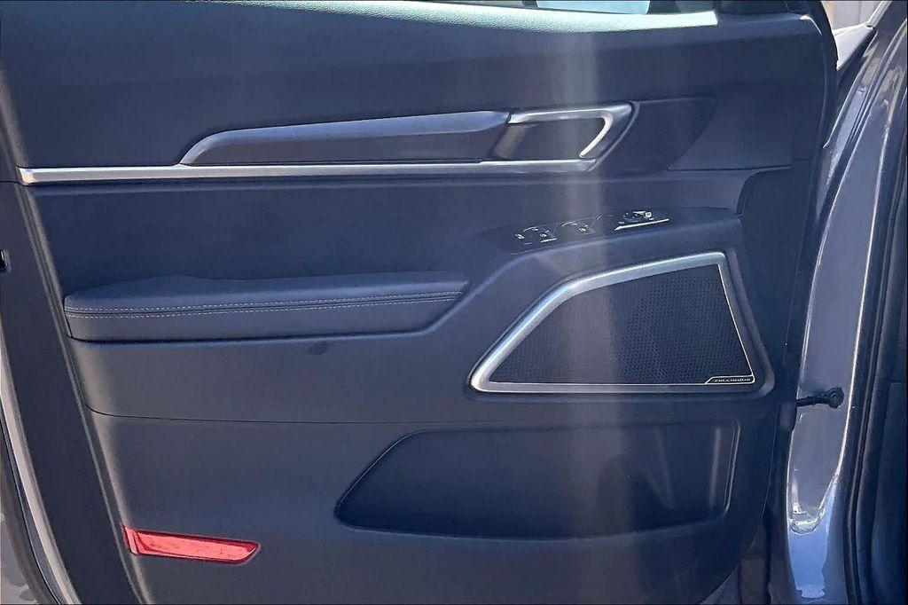 used 2025 Kia Telluride car, priced at $37,200