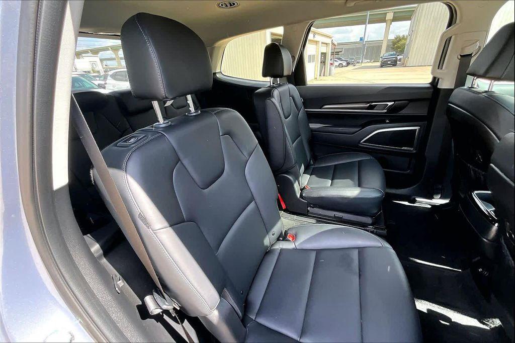 used 2025 Kia Telluride car, priced at $37,200